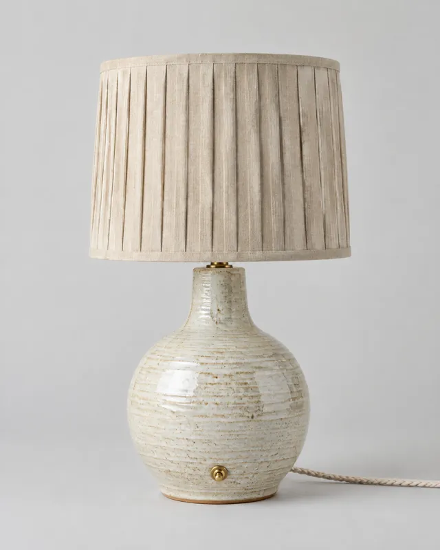 The client's plain product photo of the ceramic lamp